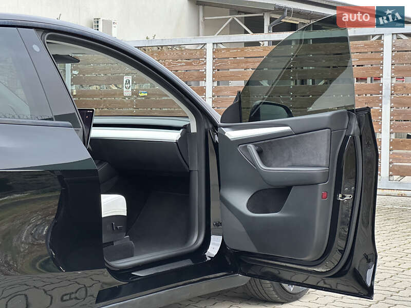 Внедорожник / Кроссовер Tesla Model Y 2023 в Стрые