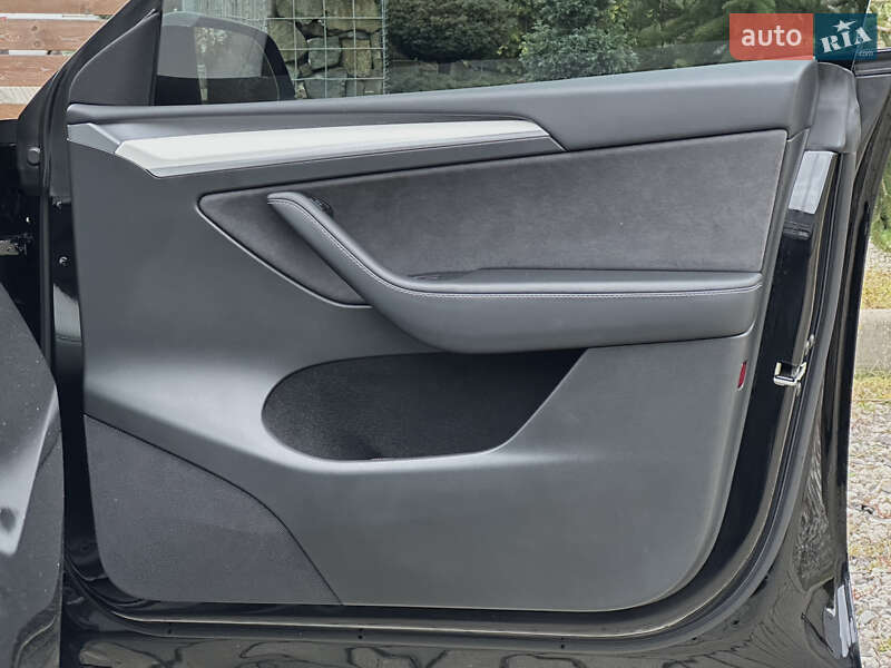 Внедорожник / Кроссовер Tesla Model Y 2023 в Стрые