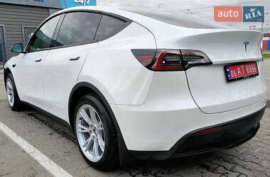 Позашляховик / Кросовер Tesla Model Y 2024 в  фото 3 Позашляховик / Кросовер Tesla Model Y 2024 в