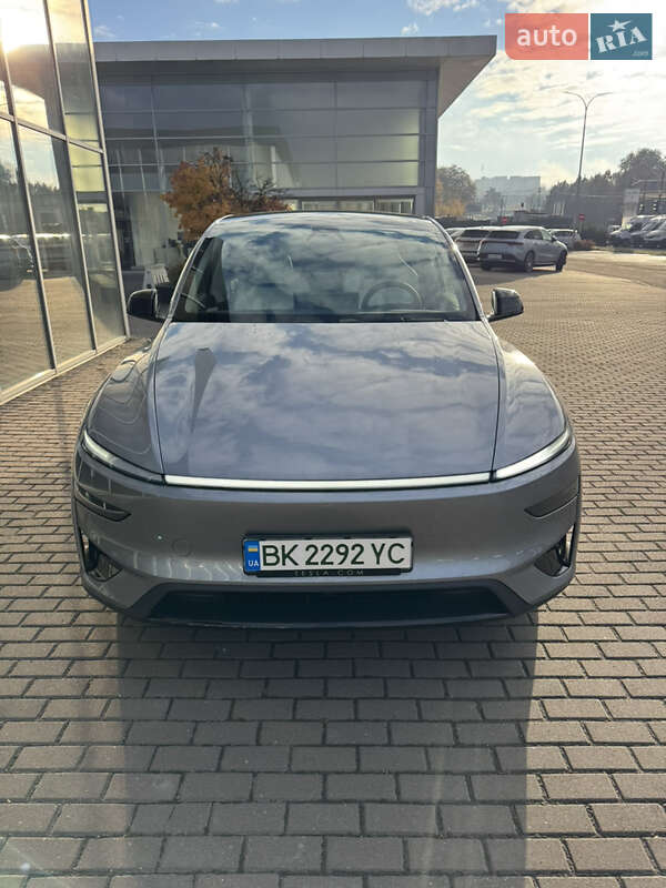 Внедорожник / Кроссовер Tesla Model Y 2025 в 