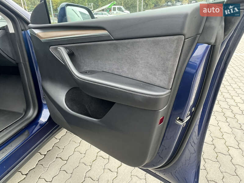 Внедорожник / Кроссовер Tesla Model Y 2023 в Львове