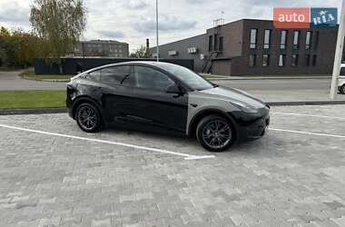 Позашляховик / Кросовер Tesla Model Y 2024 в  фото 54 Позашляховик / Кросовер Tesla Model Y 2024 в