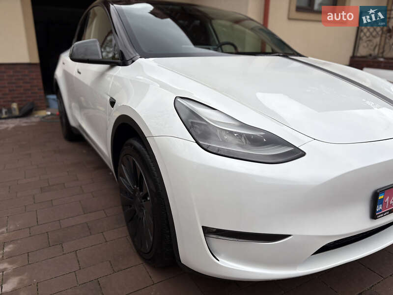 Позашляховик / Кросовер Tesla Model Y 2023 в Новояворівську