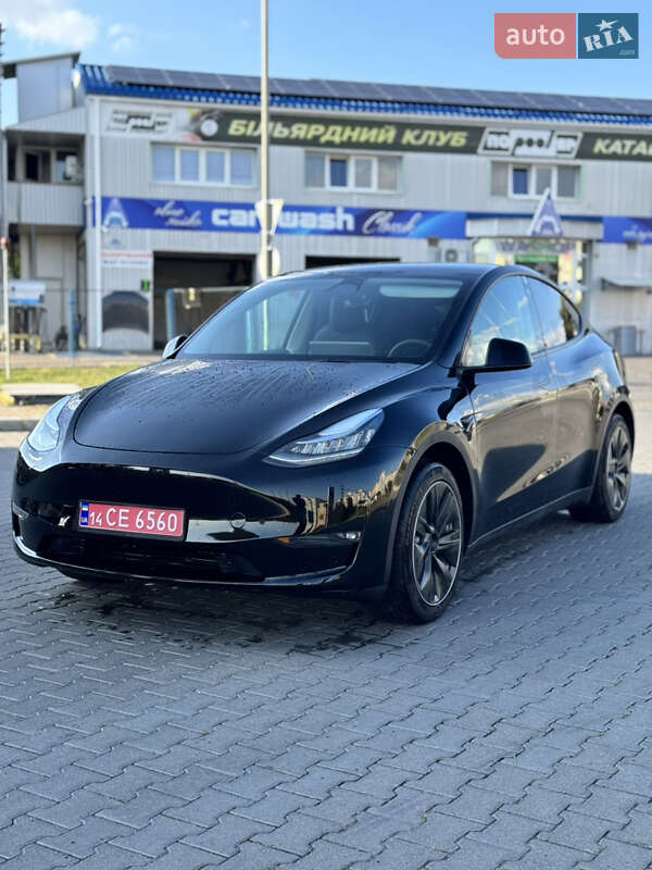 Tesla Model Y 2023