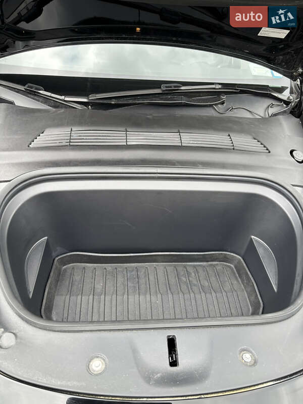 Внедорожник / Кроссовер Tesla Model Y 2024 в Тернополе