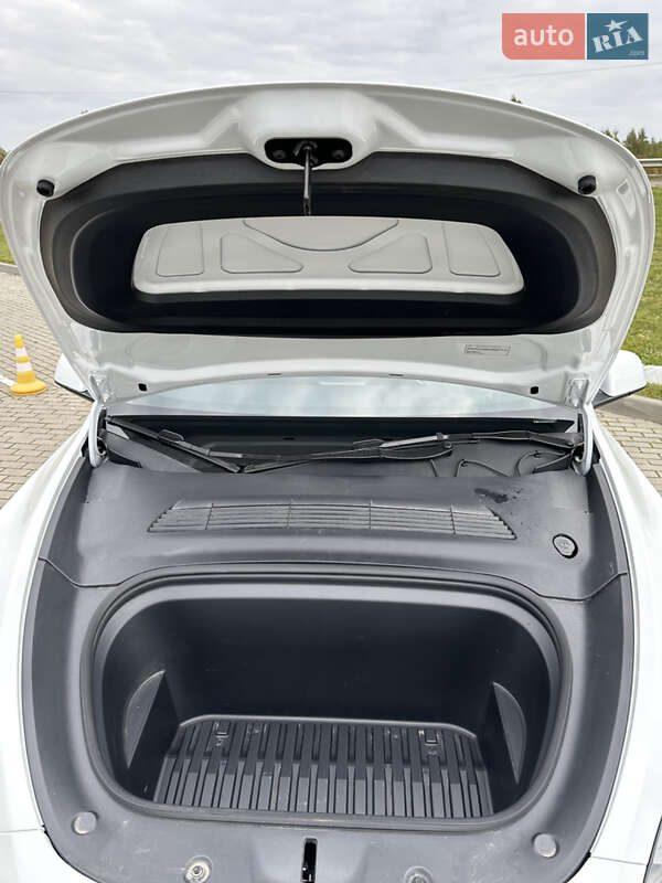 Внедорожник / Кроссовер Tesla Model Y 2024 в Львове фото 18 Внедорожник / Кроссовер Tesla Model Y 2024 в Львове
