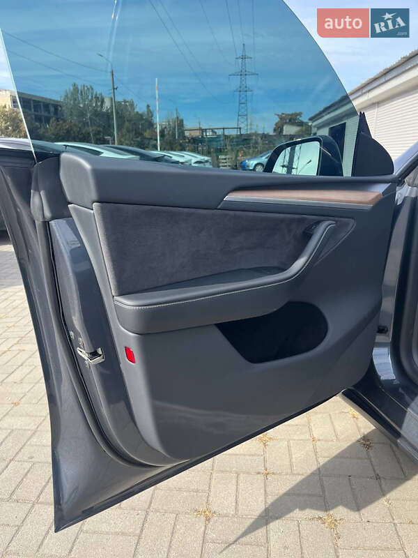 Позашляховик / Кросовер Tesla Model Y 2023 в Дніпрі фото 16 Позашляховик / Кросовер Tesla Model Y 2023 в Дніпрі