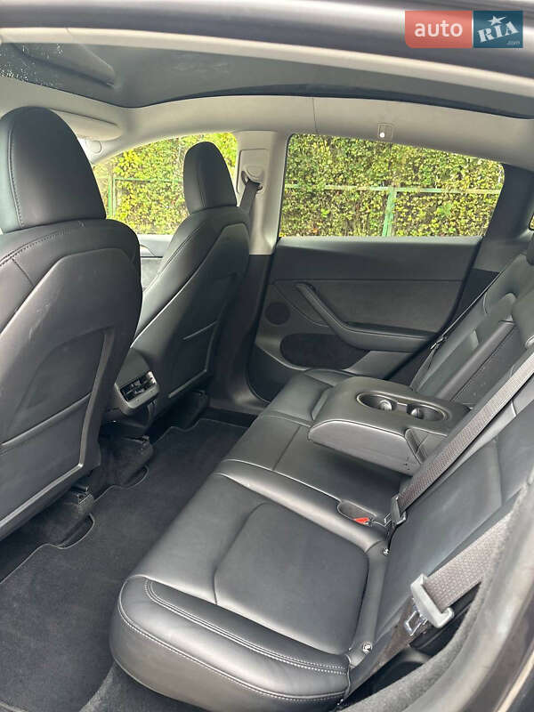 Позашляховик / Кросовер Tesla Model Y 2024 в Чернівцях фото 11 Позашляховик / Кросовер Tesla Model Y 2024 в Чернівцях