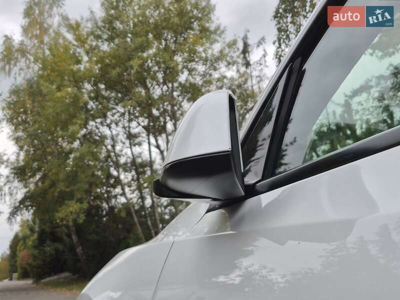 Позашляховик / Кросовер Tesla Model Y 2023 в Львові фото 8 Позашляховик / Кросовер Tesla Model Y 2023 в Львові
