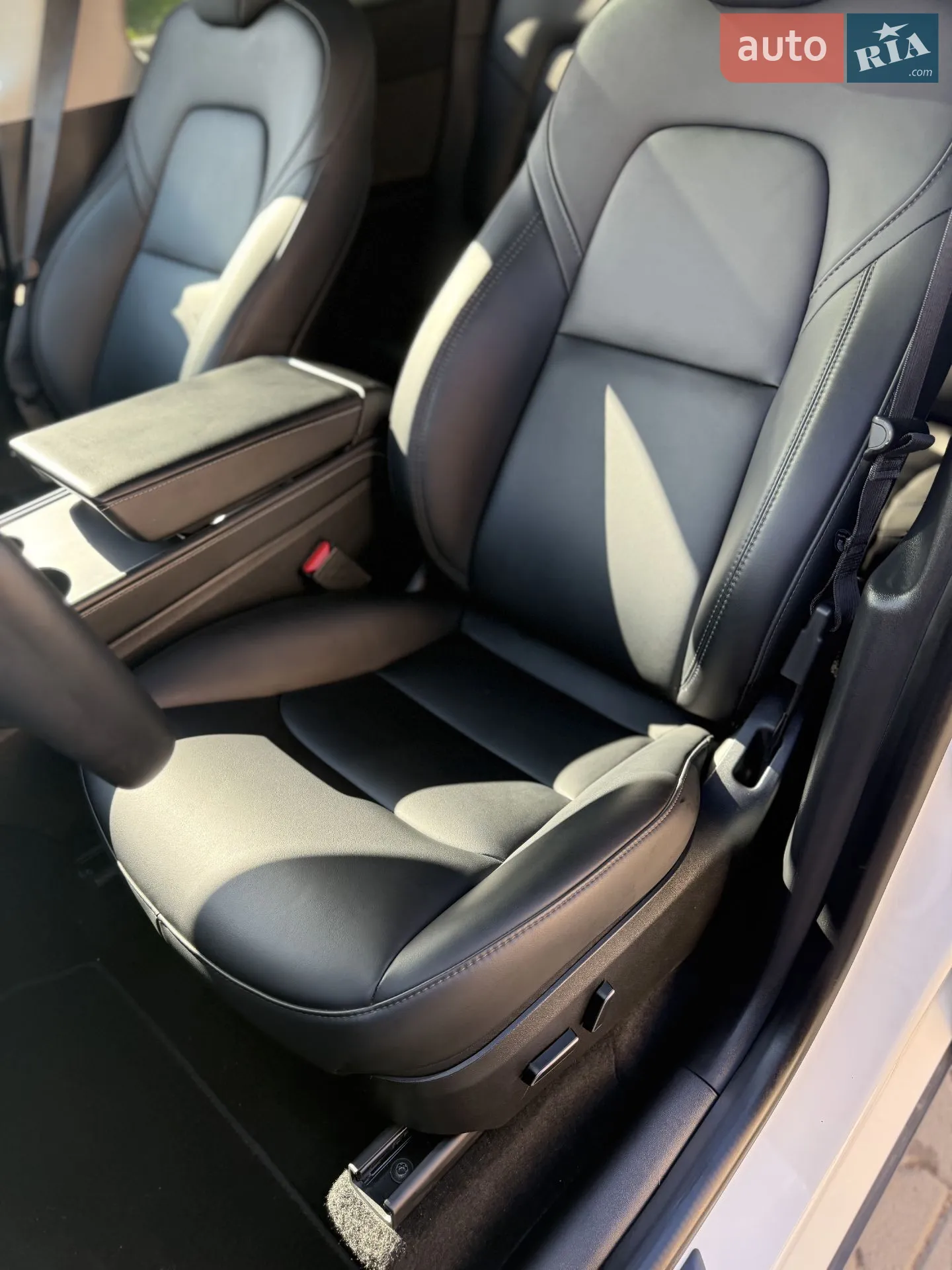 2024 Tesla Model Y - мініатюра 9