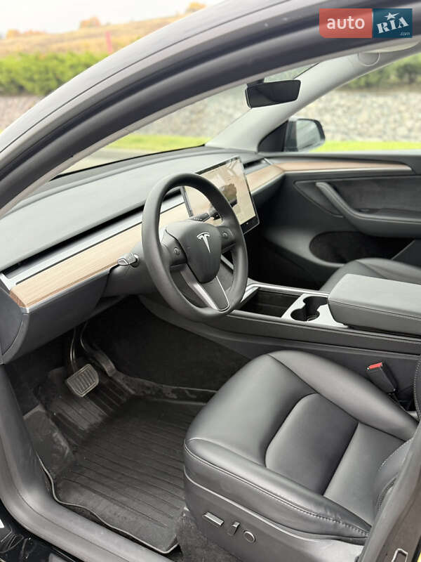 Внедорожник / Кроссовер Tesla Model Y 2024 в Киеве