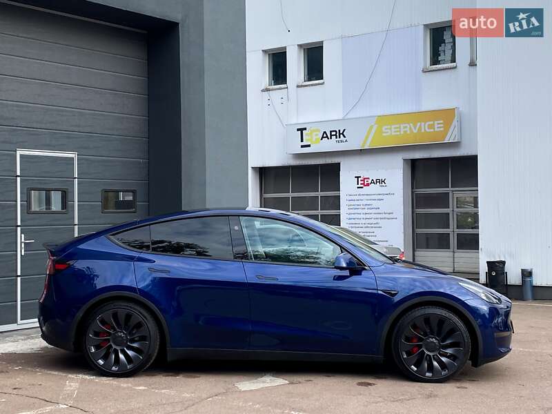 Позашляховик / Кросовер Tesla Model Y 2024 в Києві