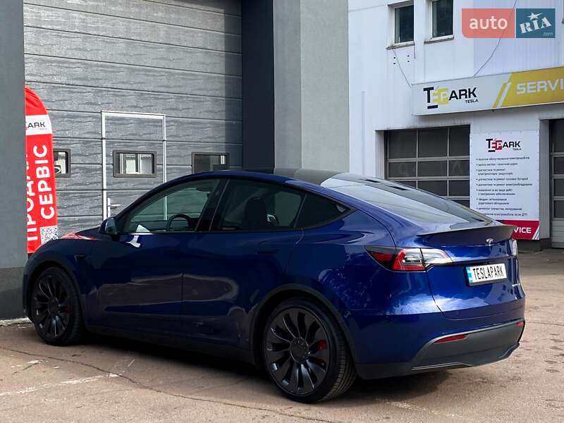 Позашляховик / Кросовер Tesla Model Y 2024 в Києві