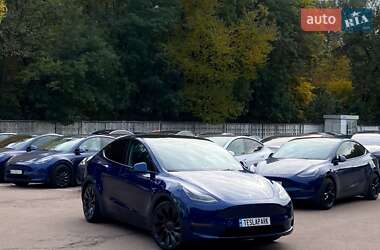 Позашляховик / Кросовер Tesla Model Y 2024 в 