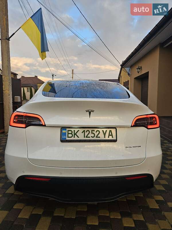 Позашляховик / Кросовер Tesla Model Y 2021 в Рівному