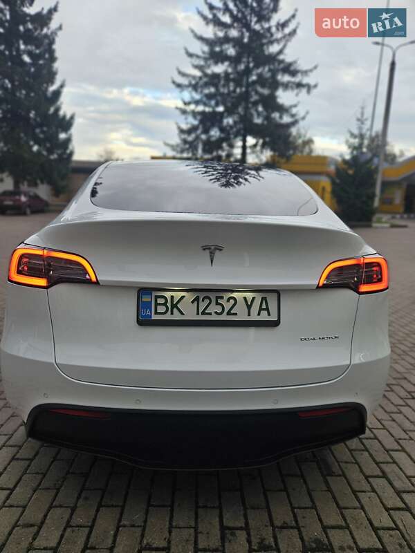 Позашляховик / Кросовер Tesla Model Y 2021 в Рівному