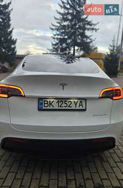 Внедорожник / Кроссовер Tesla Model Y 2021 в 