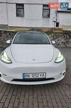 Внедорожник / Кроссовер Tesla Model Y 2021 в 