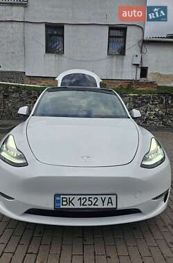 Внедорожник / Кроссовер Tesla Model Y 2021 в 