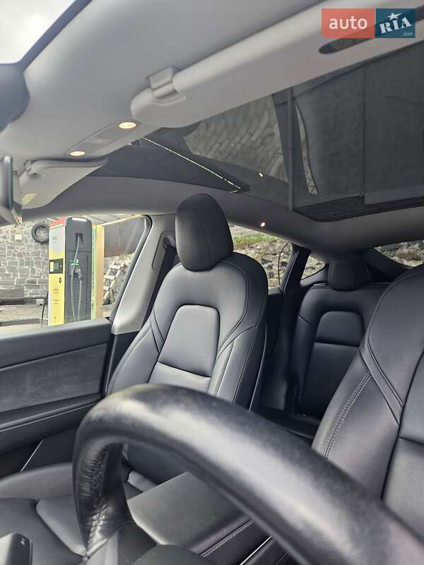 Позашляховик / Кросовер Tesla Model Y 2021 в Рівному