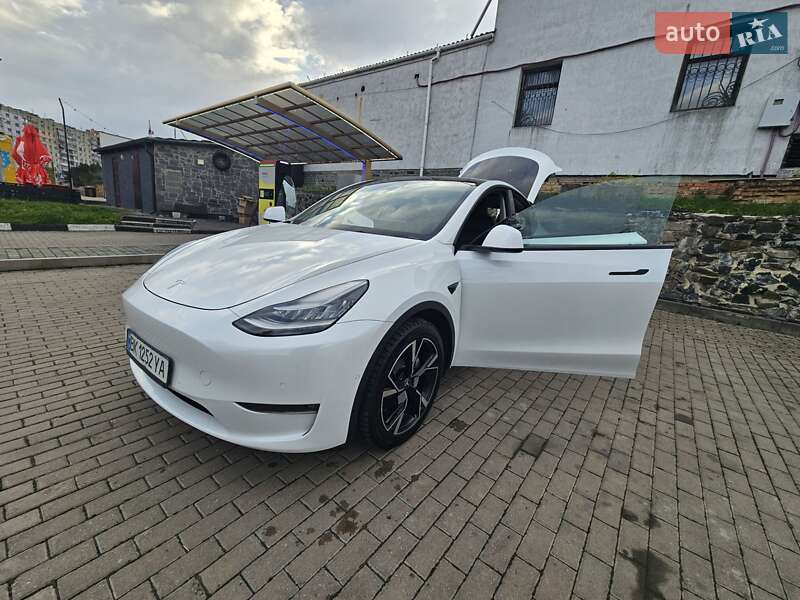Позашляховик / Кросовер Tesla Model Y 2021 в Рівному