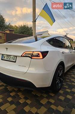 Внедорожник / Кроссовер Tesla Model Y 2021 в 