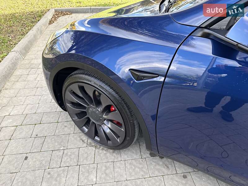 Позашляховик / Кросовер Tesla Model Y 2021 в Львові