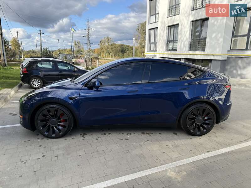 Позашляховик / Кросовер Tesla Model Y 2021 в Львові