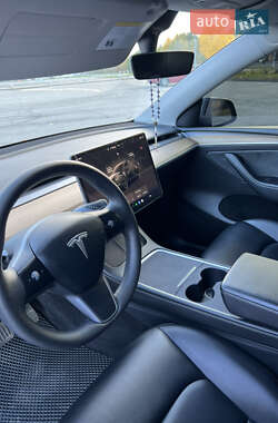 Позашляховик / Кросовер Tesla Model Y 2023 в  фото 27 Позашляховик / Кросовер Tesla Model Y 2023 в