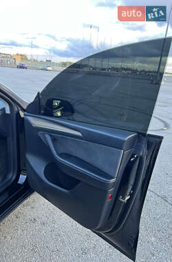 Позашляховик / Кросовер Tesla Model Y 2023 в  фото 38 Позашляховик / Кросовер Tesla Model Y 2023 в