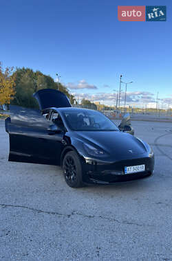 Позашляховик / Кросовер Tesla Model Y 2023 в  фото 41 Позашляховик / Кросовер Tesla Model Y 2023 в
