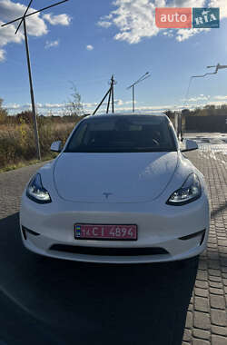 Tesla Model Y 2024