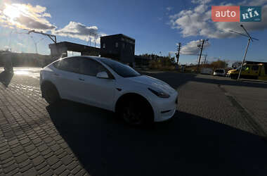 Позашляховик / Кросовер Tesla Model Y 2024 в 