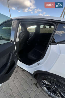 Позашляховик / Кросовер Tesla Model Y 2024 в 
