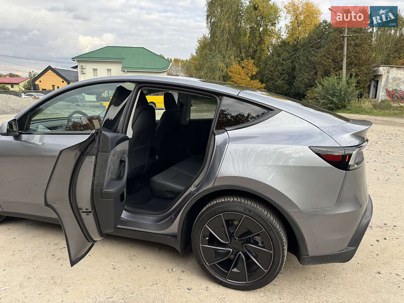 Внедорожник / Кроссовер Tesla Model Y 2025 в Львове