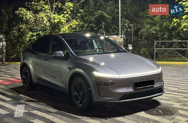 Позашляховик / Кросовер Tesla Model Y 2025 в 