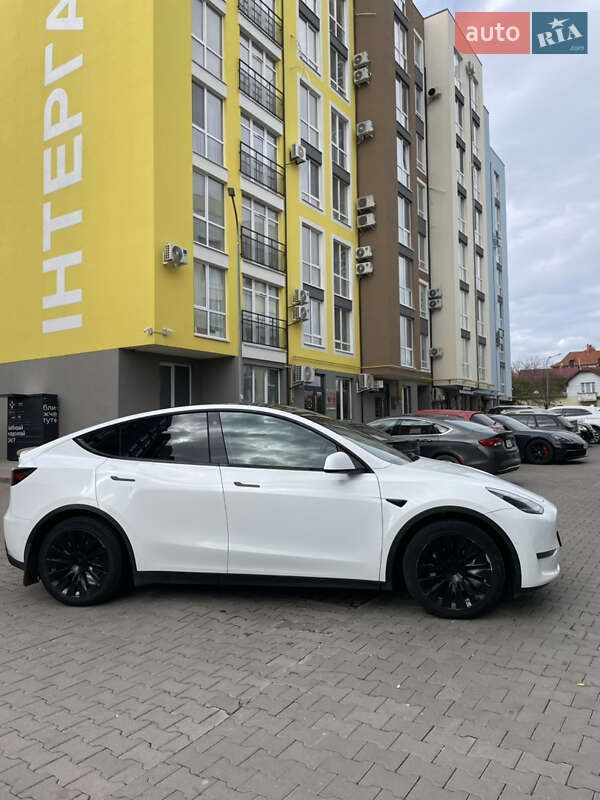 Внедорожник / Кроссовер Tesla Model Y 2021 в Черновцах
