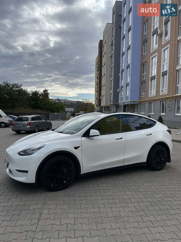 Внедорожник / Кроссовер Tesla Model Y 2021 в Черновцах