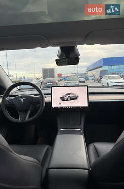 Позашляховик / Кросовер Tesla Model Y 2023 в  фото 13 Позашляховик / Кросовер Tesla Model Y 2023 в