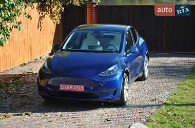 Tesla Model Y 2024