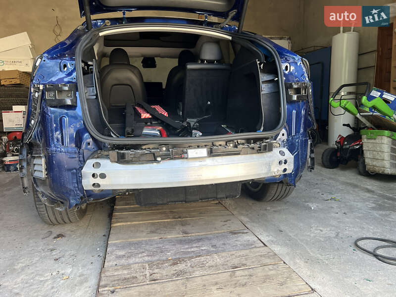 Внедорожник / Кроссовер Tesla Model Y 2024 в Тернополе