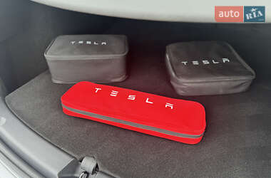 Позашляховик / Кросовер Tesla Model Y 2024 в 