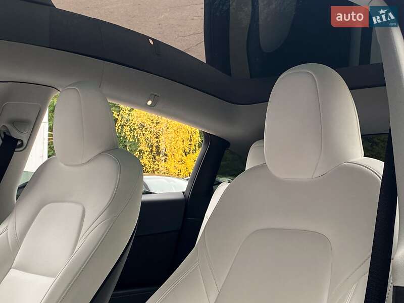 Внедорожник / Кроссовер Tesla Model Y 2023 в Киеве