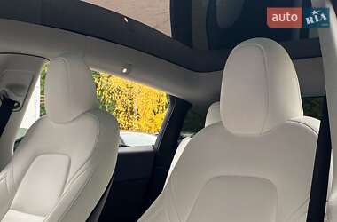 Позашляховик / Кросовер Tesla Model Y 2023 в 