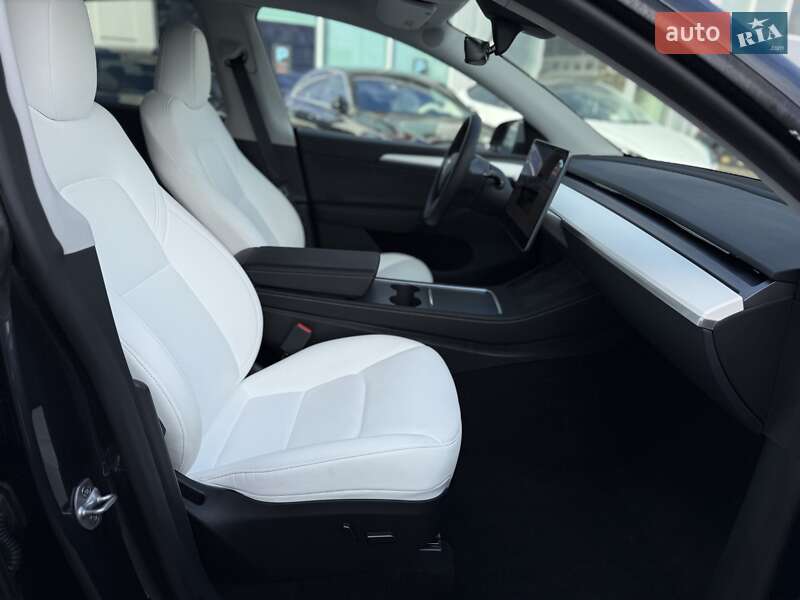 Позашляховик / Кросовер Tesla Model Y 2024 в Києві фото 13 Позашляховик / Кросовер Tesla Model Y 2024 в Києві