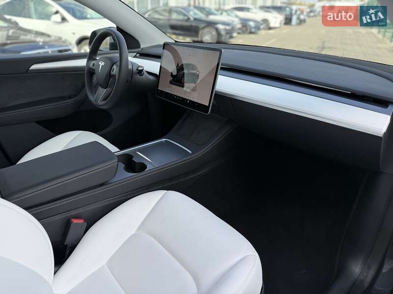 Позашляховик / Кросовер Tesla Model Y 2024 в Києві фото 14 Позашляховик / Кросовер Tesla Model Y 2024 в Києві