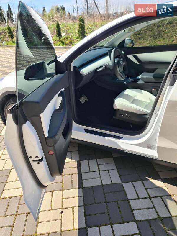 Позашляховик / Кросовер Tesla Model Y 2022 в Буську