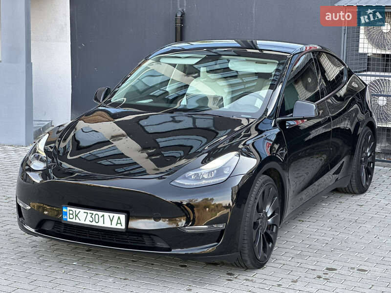 Позашляховик / Кросовер Tesla Model Y 2023 в Рівному фото 7 Позашляховик / Кросовер Tesla Model Y 2023 в Рівному