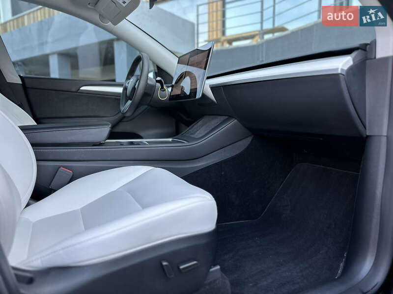 Позашляховик / Кросовер Tesla Model Y 2023 в Рівному фото 23 Позашляховик / Кросовер Tesla Model Y 2023 в Рівному