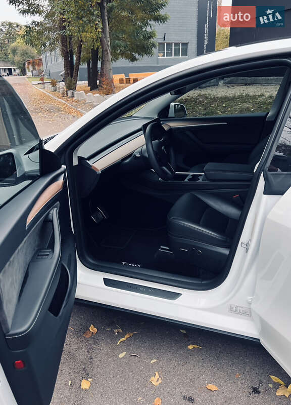 Позашляховик / Кросовер Tesla Model Y 2023 в Києві фото 7 Позашляховик / Кросовер Tesla Model Y 2023 в Києві